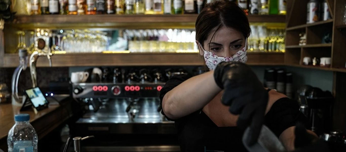 Βρήκαν δουλειά στην αστυνομία: «Κυνήγι» στην εστίαση για τους όρθιους! - «Βροχή» τα λουκέτα και τα πρόστιμα